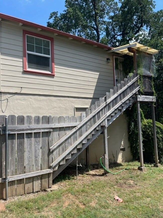 834 Lakeview Dr in Redding, CA - Building Photo - Building Photo