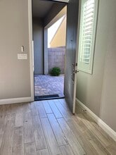 118 Nine Mile Creek Dr in Las Vegas, NV - Foto de edificio - Building Photo