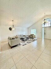 22449 Middletown Dr in Boca Raton, FL - Building Photo - Building Photo