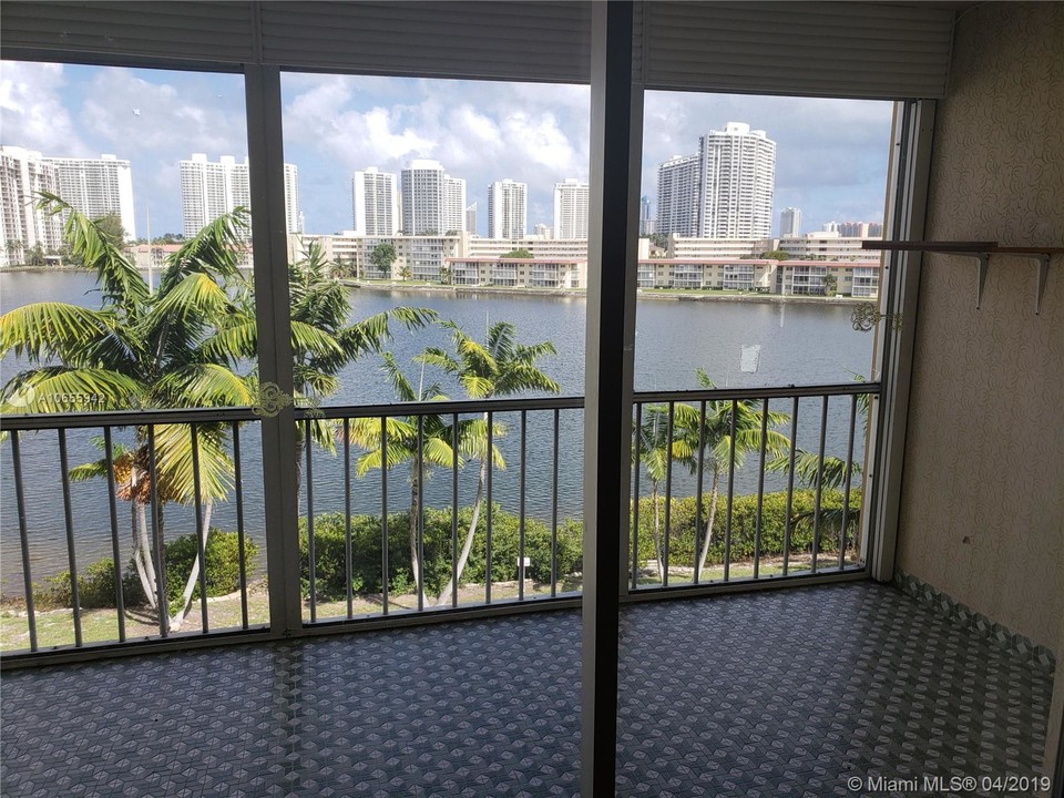 2861 Leonard Dr-Unit -F507 in Aventura, FL - Foto de edificio