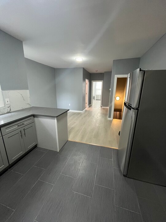 5917 Spruce St, Unit 2 in Philadelphia, PA - Building Photo
