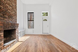 466 W 23 St in New York, NY - Building Photo