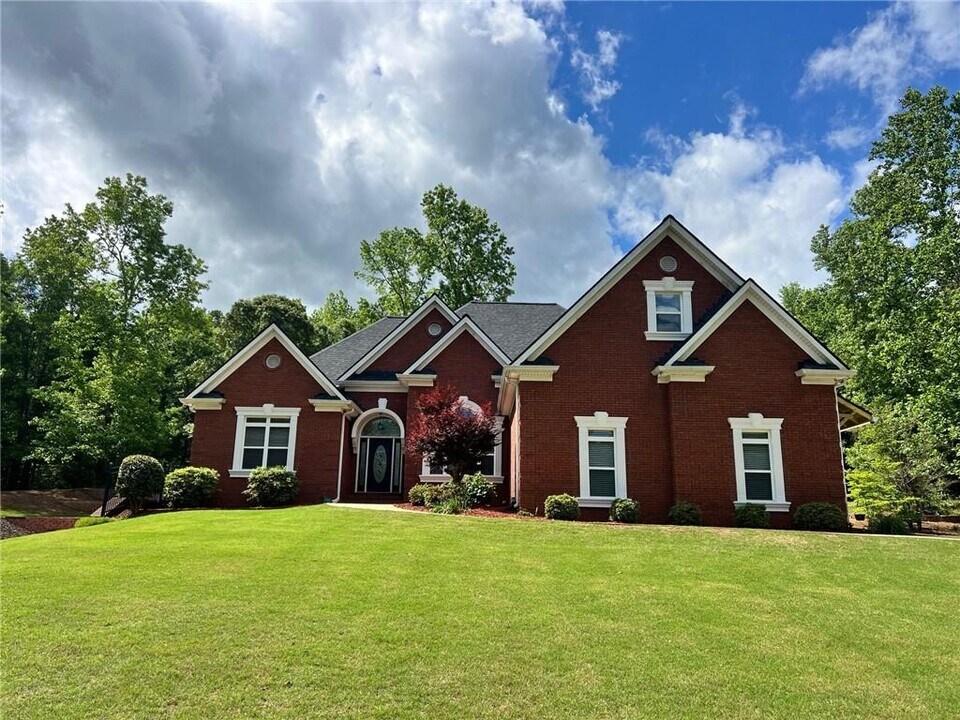 194 Sweetwater Rdg in Hoschton, GA - Building Photo