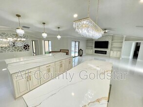 1487 Keyway Rd in Englewood, FL - Building Photo - Building Photo