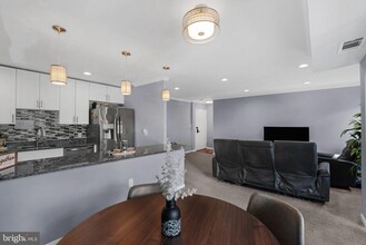 12201 Academy Way in North Bethesda, MD - Foto de edificio - Building Photo
