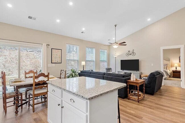 324 Kelby St in Travelers Rest, SC - Building Photo - Building Photo
