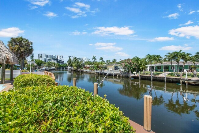 220 SE 2nd Ave in Pompano Beach, FL - Building Photo - Building Photo