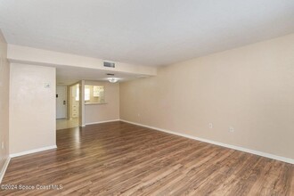 2493 Country Club Dr in Titusville, FL - Foto de edificio - Building Photo