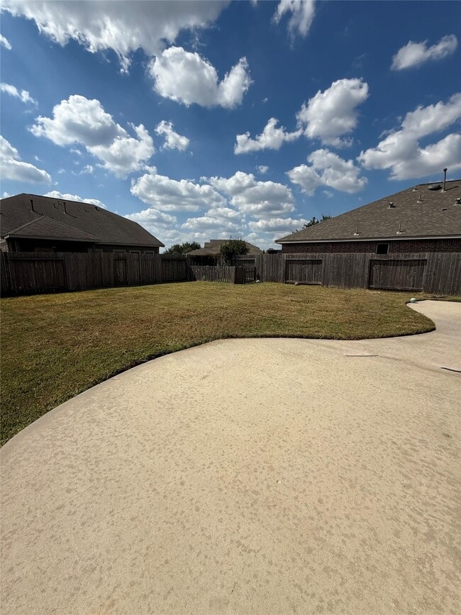 property at 667 Oak Cir Dr E