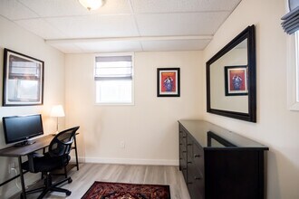 706 Rockland Ave, Unit B in Charlottesville, VA - Foto de edificio - Building Photo