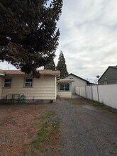 2002 Wantland Ave in Klamath Falls, OR - Building Photo - Building Photo