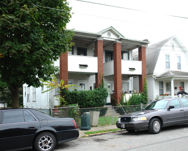 325 Berkeley St in Charleston, WV - Foto de edificio - Building Photo