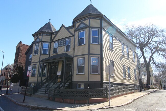 204 River St-Unit -208 in Cambridge, MA - Foto de edificio - Building Photo