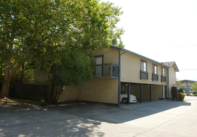 6461 Montecito Blvd in Santa Rosa, CA - Building Photo - Building Photo