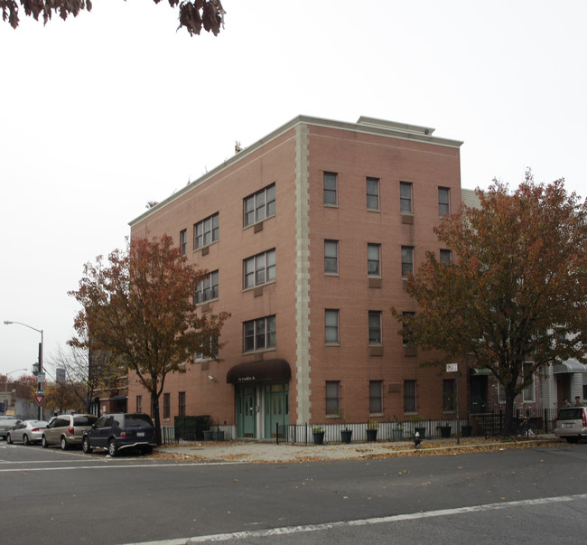 76 Franklin St in Brooklyn, NY - Foto de edificio - Building Photo