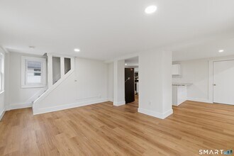 98 W Main St in Chester, CT - Building Photo - Building Photo