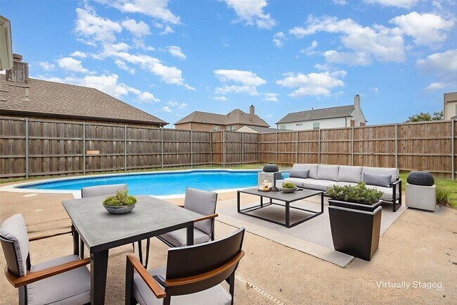7318 Harbor Dr in Rowlett, TX - Foto de edificio - Building Photo