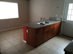 644 W 3rd St, Unit 1L in Azusa, CA - Building Photo - Building Photo