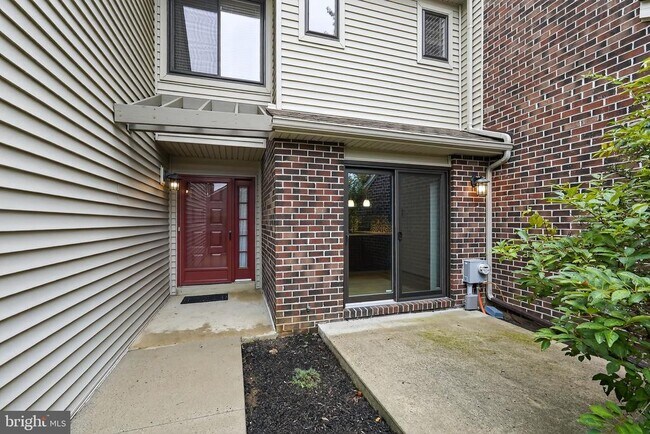 4 Stirling Ct in Chesterbrook, PA - Building Photo - Building Photo