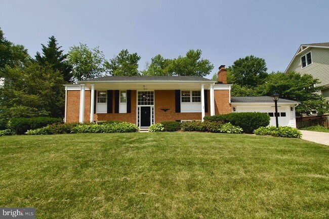 1318 MacBeth St in McLean, VA - Building Photo - Building Photo