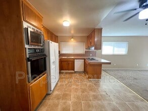 320 E Granada Way in Tracy, CA - Building Photo - Building Photo