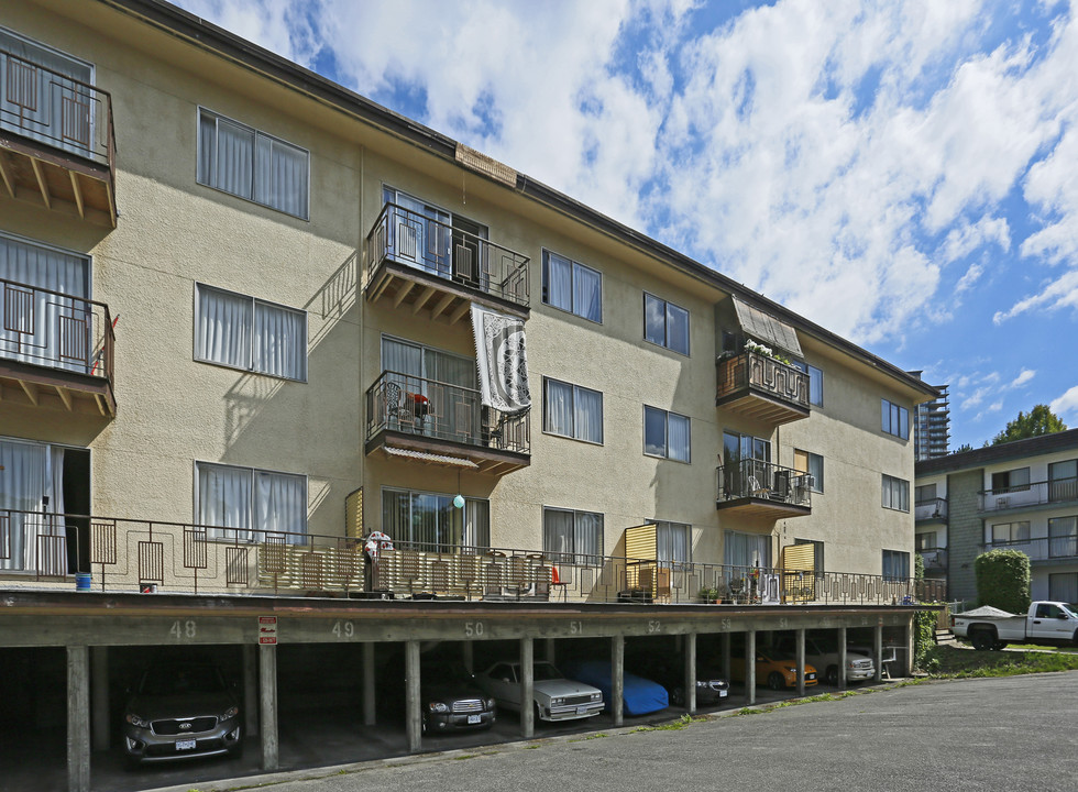 Lion's Court in Burnaby, BC - Building Photo