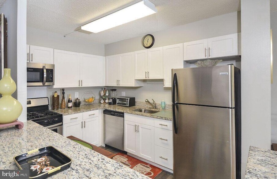 515 W Chelten Ave, Unit 1B-1107 in Philadelphia, PA - Building Photo