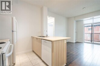 90 Charlton Ave W in Hamilton, ON - Building Photo - Building Photo