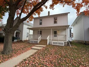 215 E Bloomington St in Iowa City, IA - Building Photo - Building Photo