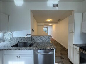 1017 Meridian Ave in Miami Beach, FL - Building Photo - Building Photo