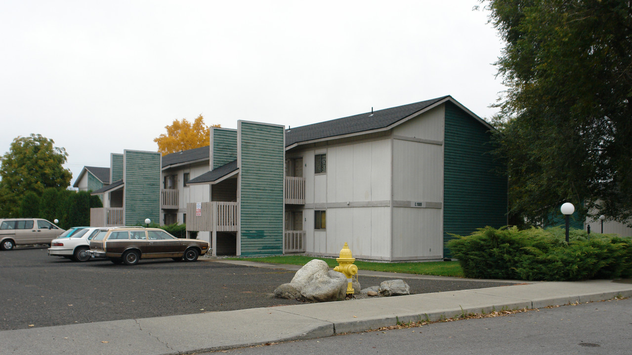 10820 E 3rd Ave in Spokane, WA - Foto de edificio