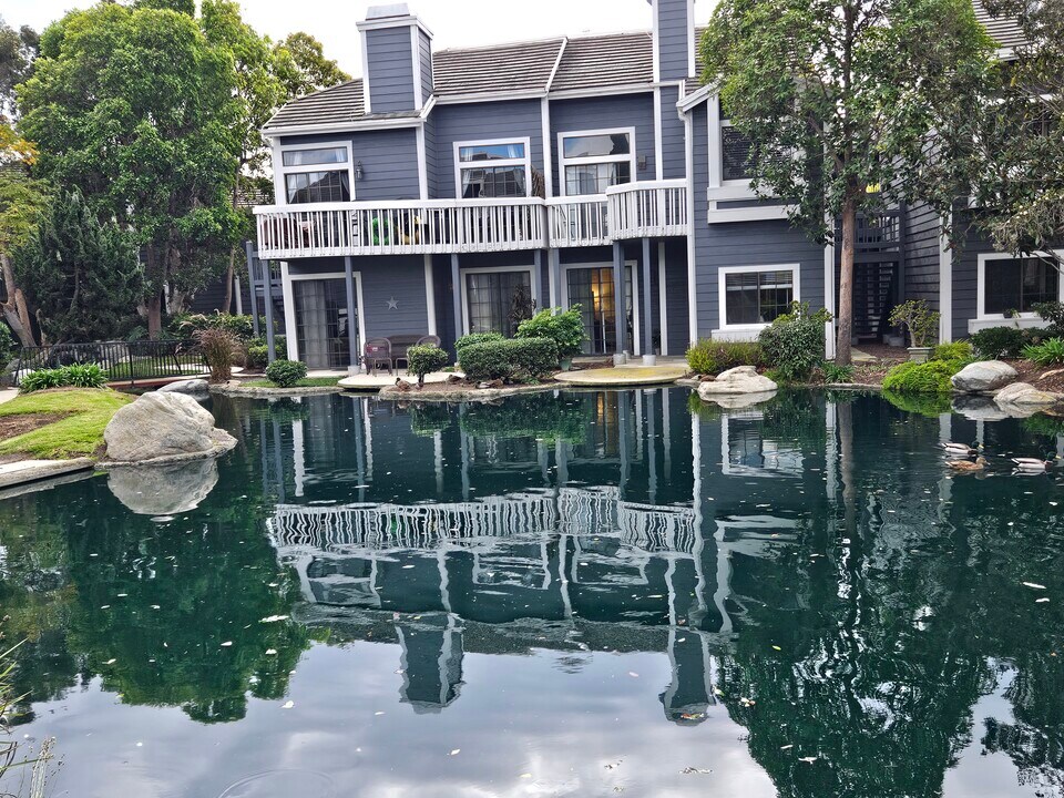 20122 Bayfront Ln in Huntington Beach, CA - Foto de edificio