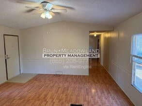 3040 Samples Rd in Louisville, TN - Building Photo - Building Photo