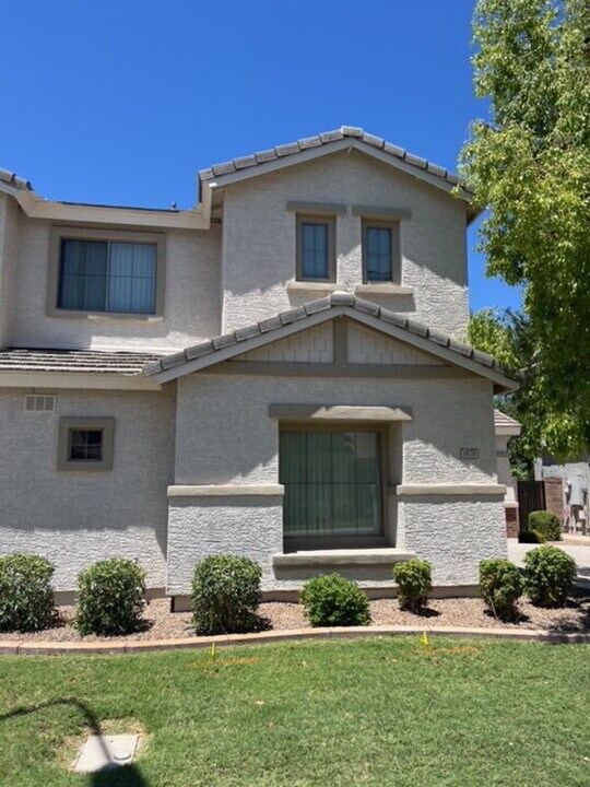 3970 S Laurel Way in Chandler, AZ - Building Photo