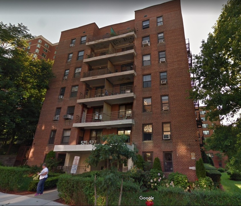 523-527 Riverdale Ave in Yonkers, NY - Building Photo