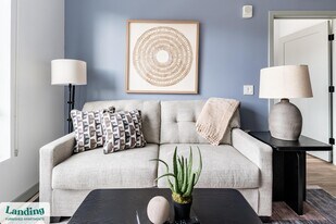 39 Railroad Ave in Haverhill, MA - Building Photo