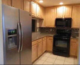 9430 Charlesberg Dr in Tampa, FL - Building Photo - Building Photo