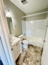 1140 King Louis Ct in Cincinnati, OH - Building Photo - Building Photo