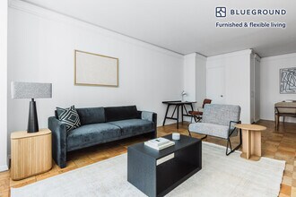 230 W 55th St in New York, NY - Building Photo - Building Photo