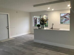 136 Brighton D in Boca Raton, FL - Building Photo - Building Photo