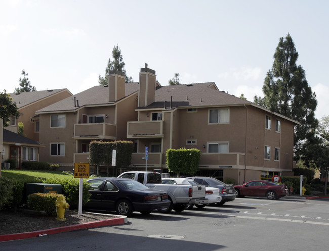 Newhope Village in Santa Ana, CA - Foto de edificio - Building Photo