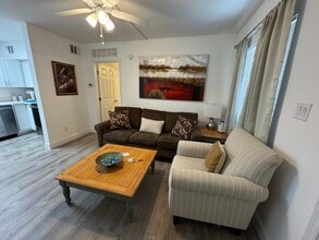 2590 First St in Ft. Myers, FL - Foto de edificio - Building Photo