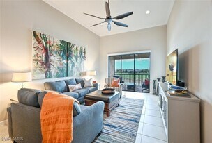 9389 Pocida Ct in Naples, FL - Building Photo
