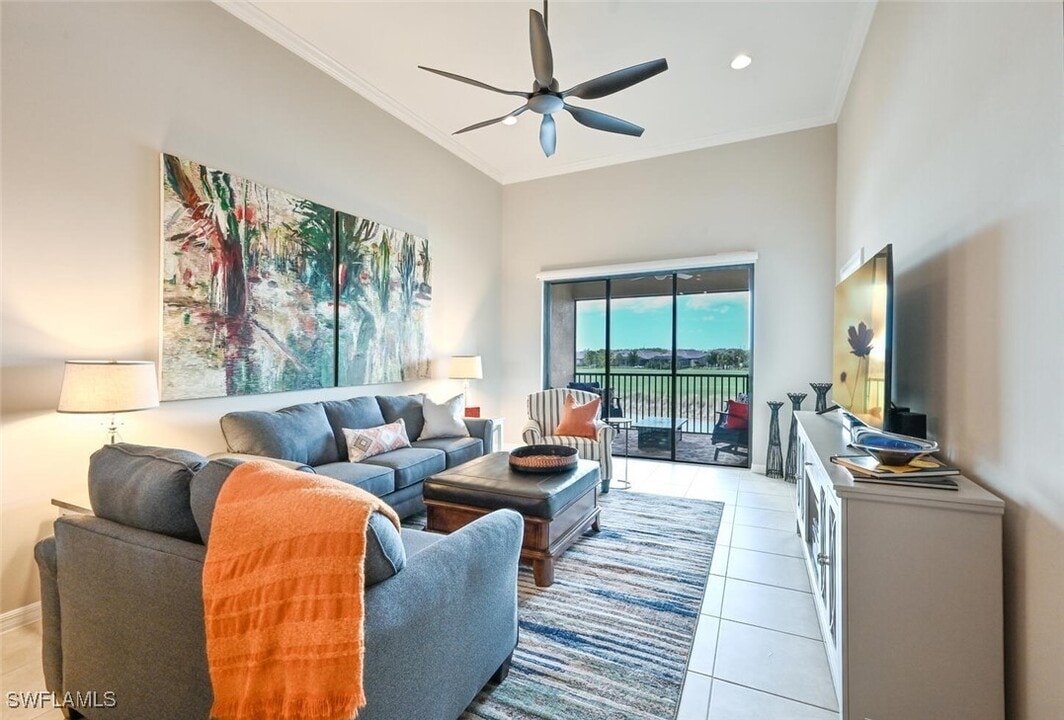 9389 Pocida Ct in Naples, FL - Foto de edificio