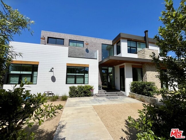 property at 3452 Grand View Blvd
