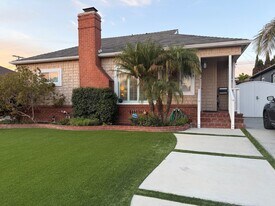 6335 W 85th Pl, Unit guest house in Los Angeles, CA - Building Photo