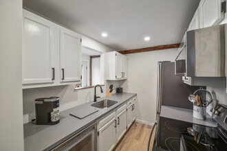 10 Barrett St, Unit Central Bend Flats F in Burlington, VT - Foto de edificio - Building Photo