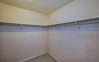 Vantage Apartments in Virginia Beach, VA - Foto de edificio - Building Photo