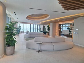 700 NE 24th St, Unit 1603 in Miami, FL - Foto de edificio - Building Photo