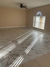 10433 Fly Fishing St in Riverview, FL - Foto de edificio - Building Photo